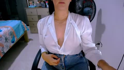 Snapshot of bittermomxxx chatting on 26, 6, 2026 bittermomxxx online show from 26, 6, 2026