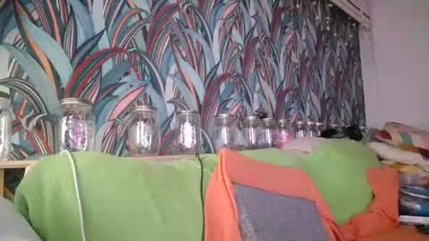 Snapshot of bizoukey15 chatting on 13, 10, 2025 bizoukey15 online show from 13, 10, 2025