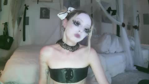 Snapshot of bl0odsyring3 chatting on 6, 6, 2026 vampire fang online show from 6, 6, 2026