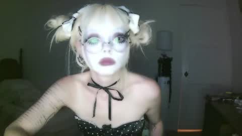 vampire fang  online show from 5, 7, 2026