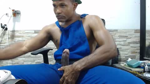 Snapshot of black_latino6 chatting on 4, 11, 2025 black_latino6 online show from 4, 11, 2025