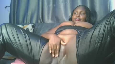 Snapshot of blackbigboobys chatting on 15, 7, 2026 candy online show from 15, 7, 2026