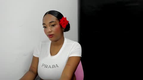 Shophie White online show from 30, 10, 2025