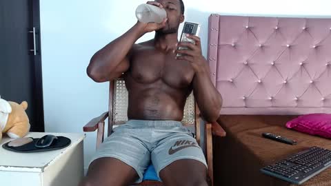 Snapshot of blacknikes chatting on 28, 12, 2024 Twtter 1MikeBeckford            Onlyfns beckfordmike online show from 28, 12, 2024