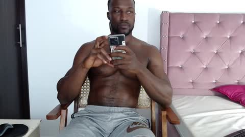 Snapshot of blacknikes chatting on 11, 1, 2025 Twtter 1MikeBeckford            Onlyfns beckfordmike online show from 11, 1, 2025