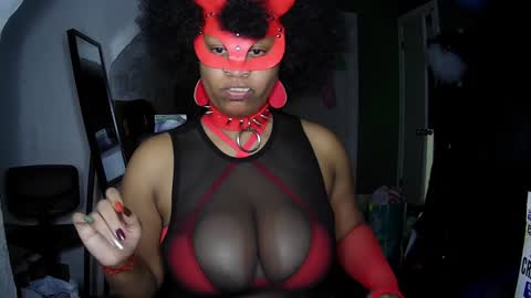 Snapshot of blacksirenqueen chatting on 10, 12, 2024 Queen Siren online show from 10, 12, 2024