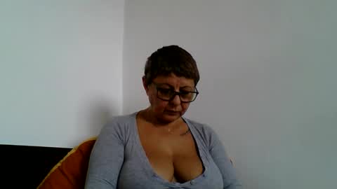 Snapshot of blackwidow05 chatting on 24, 10, 2025 Black Widow online show from 24, 10, 2025