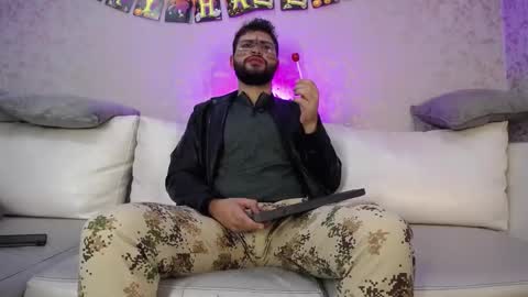 Snapshot of blake_gray_ chatting on 31, 10, 2025 Blake  online show from 31, 10, 2025