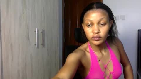 Snapshot of blaxbird chatting on 7, 4, 2026 Hot ronn online show from 7, 4, 2026