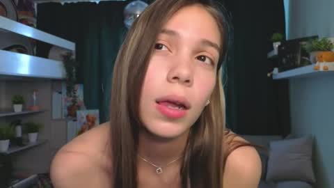 Snapshot of bless_mee chatting on 19, 5, 2026 Mia online show from 19, 5, 2026