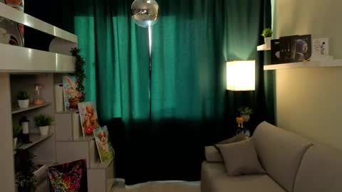 Snapshot of bless_mee chatting on 31, 5, 2026 Mia online show from 31, 5, 2026