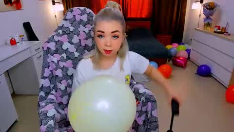 Nicole online show from 12, 2, 2025