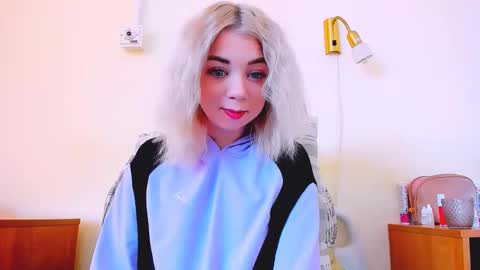 Nicole online show from 22, 2, 2025