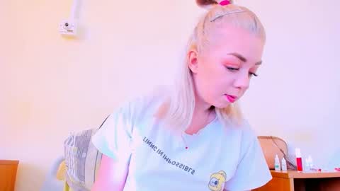 Nicole online show from 23, 2, 2025