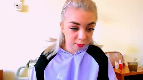 Nicole online show from 23, 2, 2025