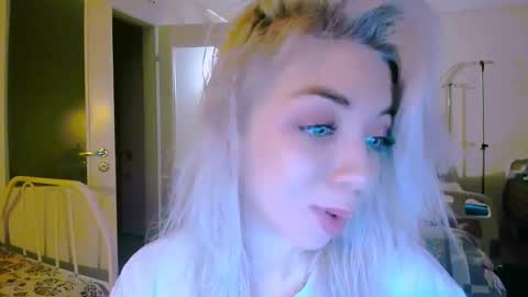 Nicole online show from 24, 2, 2025