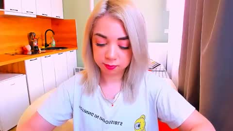 Nicole online show from 28, 2, 2025