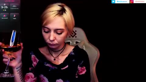 Snapshot of blond_ice_ann chatting on 17, 6, 2026 blond_ice_ann online show from 17, 6, 2026