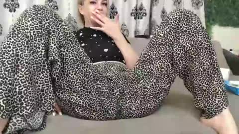 blonddaiana23 online show from 26, 4, 2026