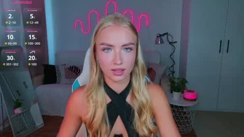 Snapshot of blonde_vibe chatting on 22, 7, 2026 Nessa online show from 22, 7, 2026