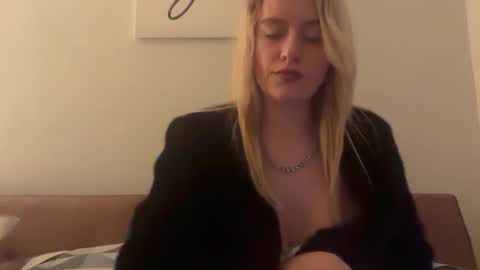 blondebunny999 online show from 9, 2, 2026