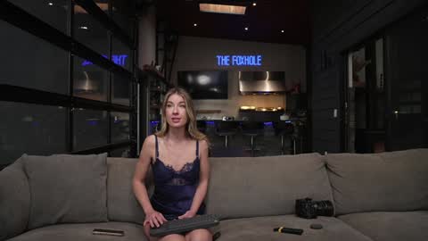 blondefoxsilverfox online show from 13, 2, 2026