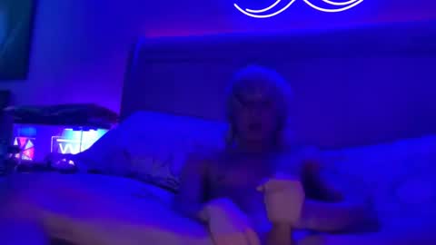 Snapshot of blondezombieboi chatting on 4, 1, 2025 blondezombieboi online show from 4, 1, 2025