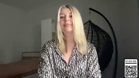 Snapshot of blondie_xoxoxo chatting on 27, 6, 2026 blondie_xoxoxo online show from 27, 6, 2026