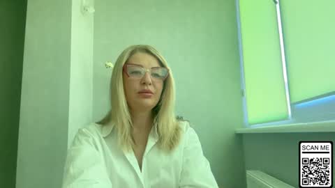 Snapshot of blondie_xoxoxo chatting on 19, 7, 2026 blondie_xoxoxo online show from 19, 7, 2026
