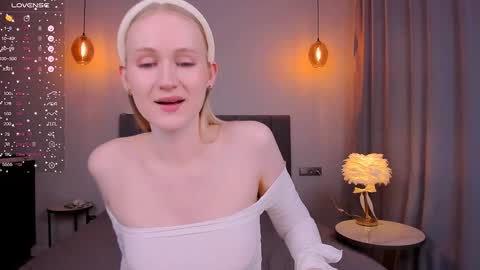 Snapshot of blondiemermaid chatting on 3, 2, 2025 Mia online show from 3, 2, 2025