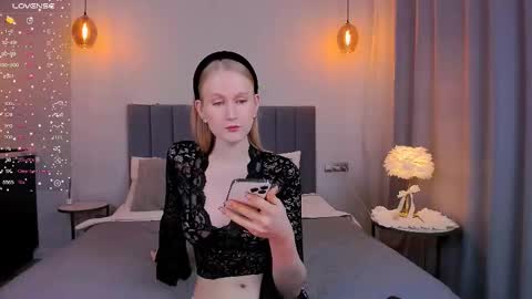 Snapshot of blondiemermaid chatting on 15, 2, 2025 Mia online show from 15, 2, 2025