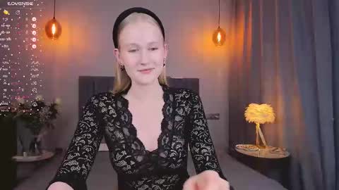 Snapshot of blondiemermaid chatting on 11, 3, 2025 Mia online show from 11, 3, 2025