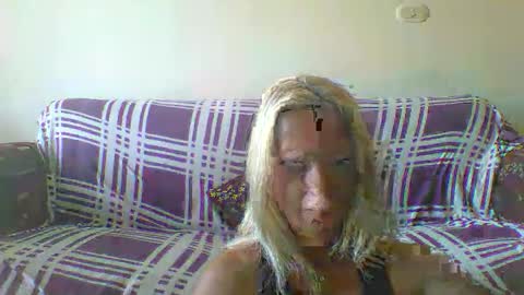 Snapshot of blondiepam23 chatting on 19, 10, 2025 BlondiePam online show from 19, 10, 2025