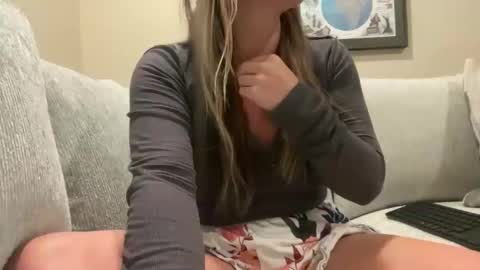 IM TRYNG online show from 3, 12, 2025