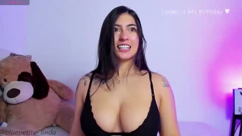 Snapshot of blue_petite chatting on 30, 6, 2026 Linda online show from 30, 6, 2026