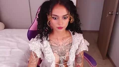 Snapshot of bluee_v chatting on 3, 6, 2026 Im Abril .. Nice to meet you thumb up me please its important INDEPENDENT MODEL online show from 3, 6, 2026