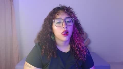 Snapshot of blueevelvet chatting on 26, 9, 2025 Bluee online show from 26, 9, 2025