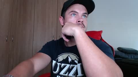 blueeyeboy0 online show from 6, 1, 2025