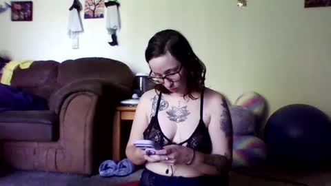 Snapshot of blueeyedbeauty1995 chatting on 21, 6, 2026 Blueeyedbeauty online show from 21, 6, 2026