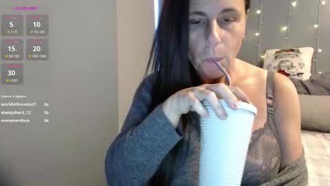 Snapshot of bnj1439 chatting on 16, 12, 2024 April online show from 16, 12, 2024