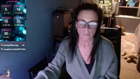 Snapshot of bnj1439 chatting on 1, 10, 2025 April online show from 1, 10, 2025
