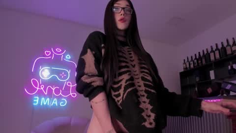 Bonnie Luxury online show from 23, 10, 2025