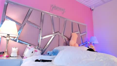 Bonnie  online show from 28, 1, 2025