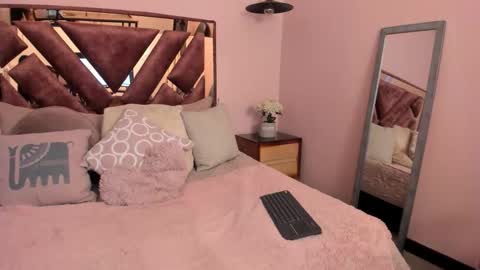 Snapshot of bonny_jones2 chatting on 17, 9, 2025 Bonny Jones online show from 17, 9, 2025