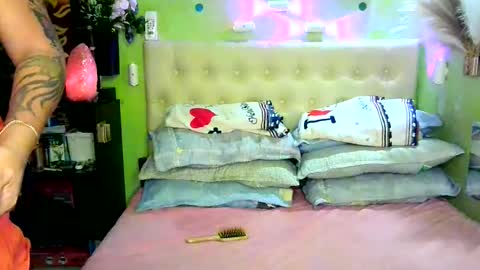 Snapshot of boobsylicious69 chatting on 28, 9, 2025 Miles online show from 28, 9, 2025