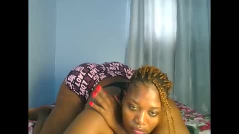 Snapshot of booty_panther chatting on 15, 10, 2025 sandrah online show from 15, 10, 2025