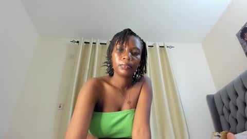 bouncy_booty677 online show from 26, 5, 2026