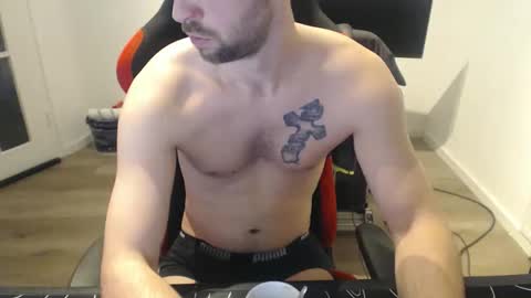 boy_t0y89 online show from 14, 1, 2026