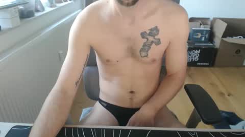 boy_t0y89 online show from 16, 4, 2026