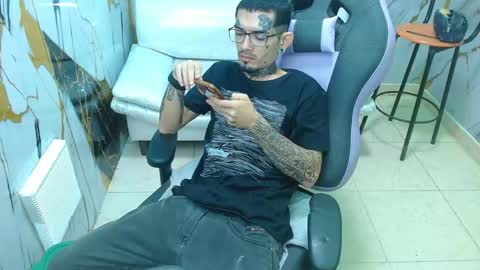 boy_tatto77 online show from 3, 5, 2026